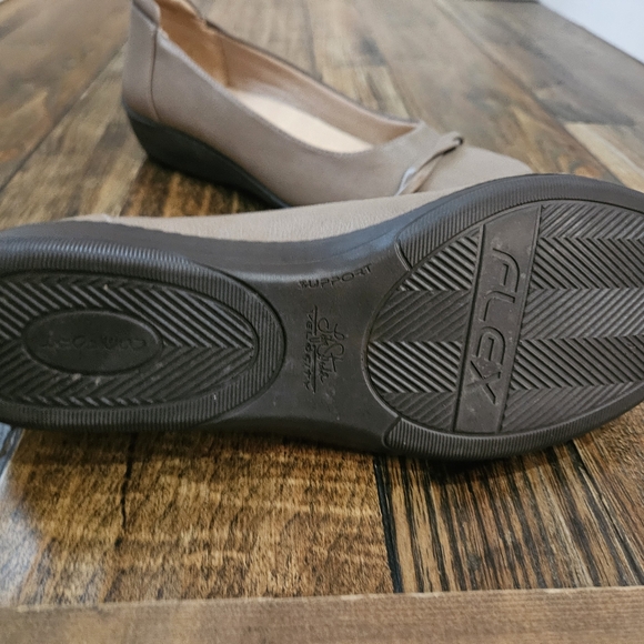 Life Stride Impact Women's Taupe Slip-On Flats. Size‎ 9 - Picture 9 of 11